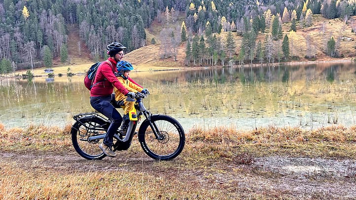 With the Feva Star Seat, parents and children go on tour together